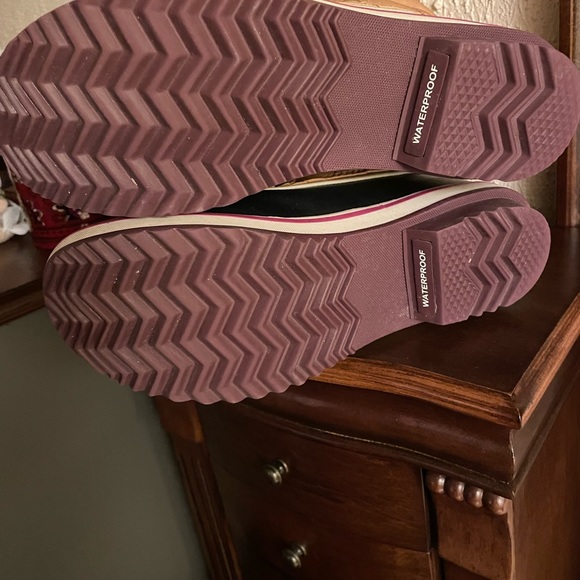 Sorel Winter Boots - Picture 4 of 6